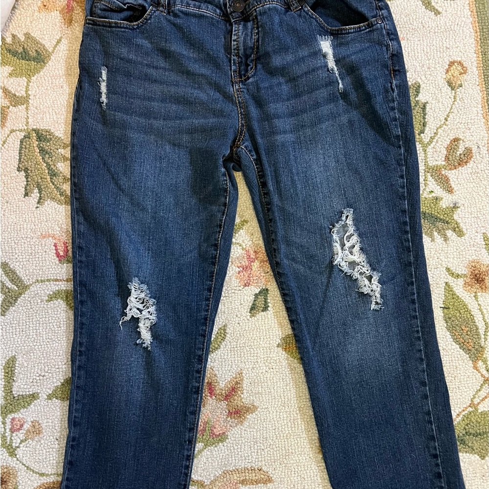 Destroyed jeans